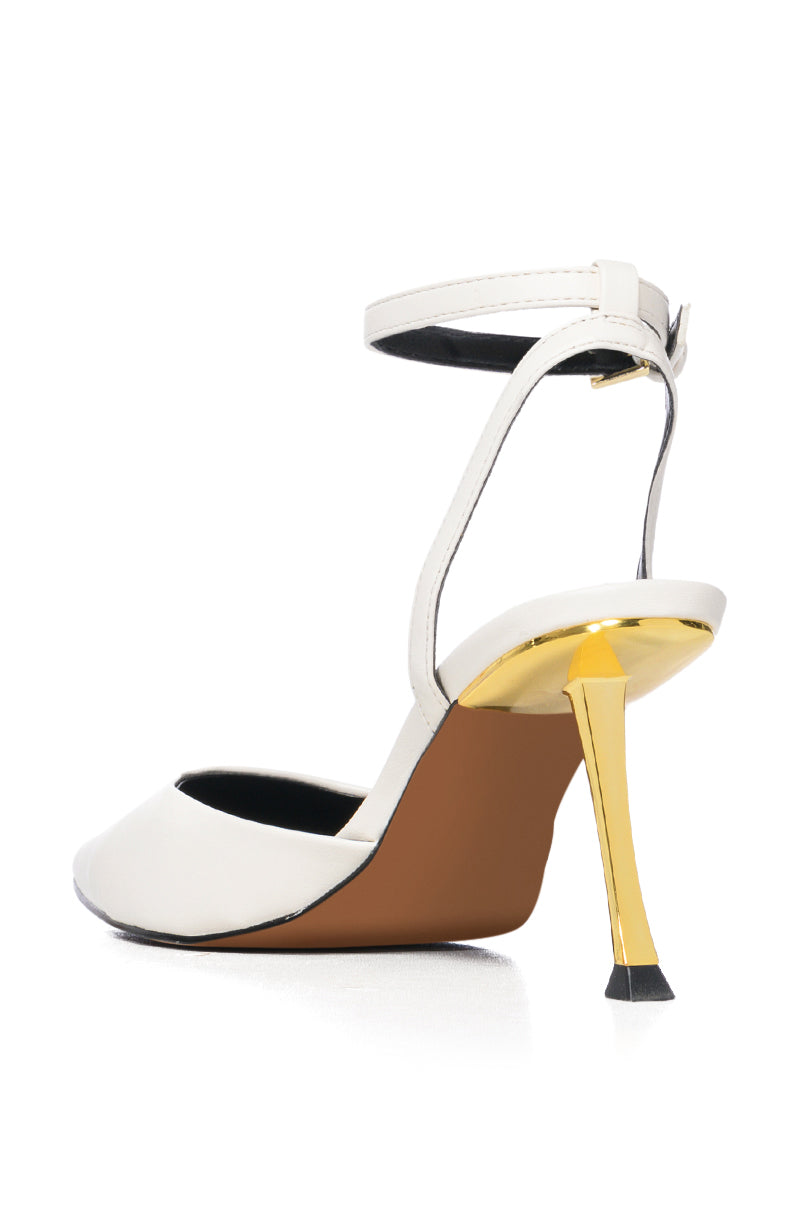 AZALEA WANG ZELLA ANGLED HEEL PUMP IN WHITE