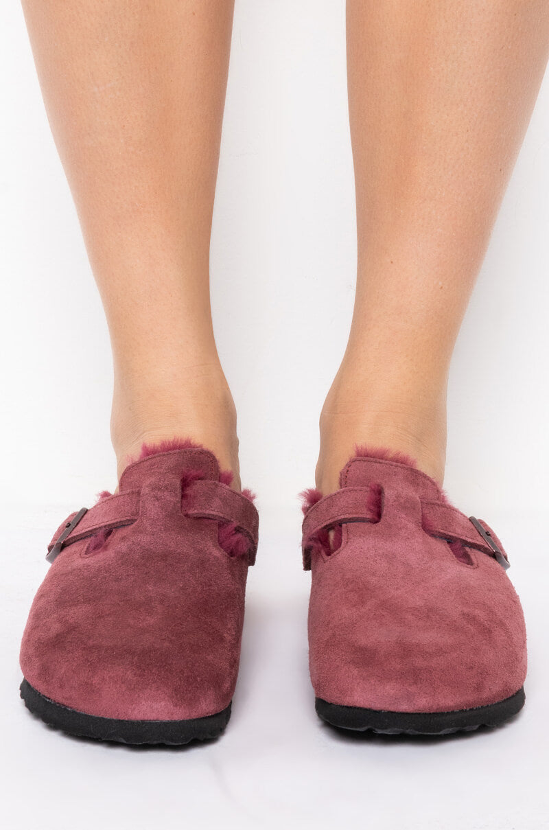 BIRKENSTOCK BOSTON SHEARLING SANDAL IN MAROON