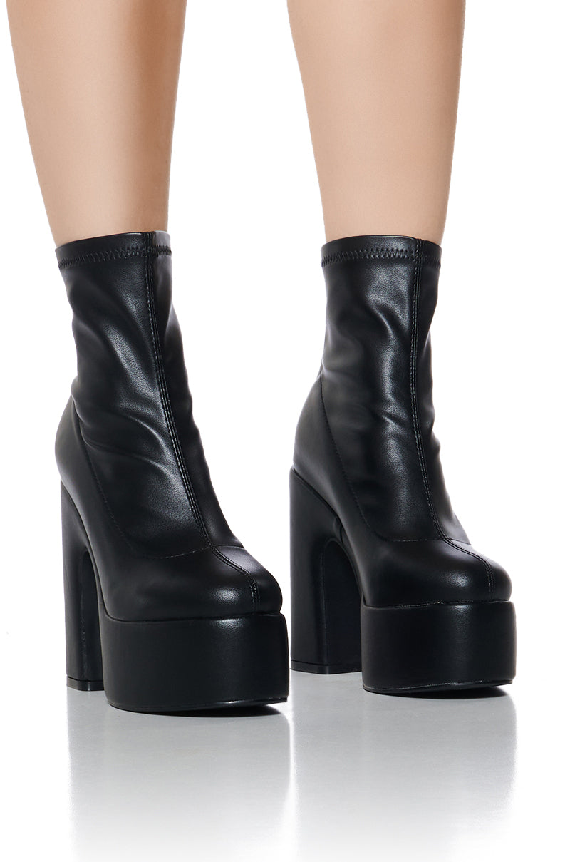 AZALEA WANG ROCKWELL BLACK CHUNKY BOOTIE