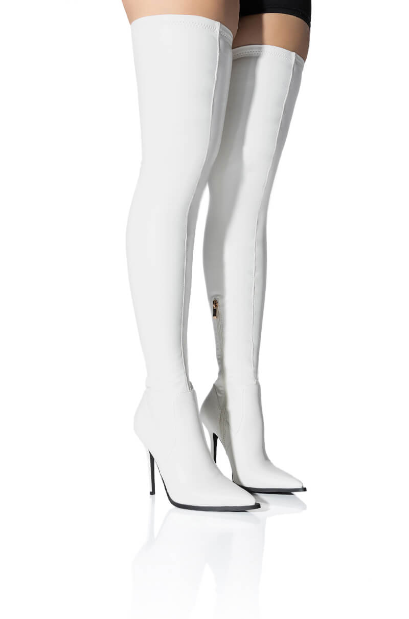 AZALEA WANG MILEY THIGH HIGH STRETCH CHUNKY BOOT IN WHITE