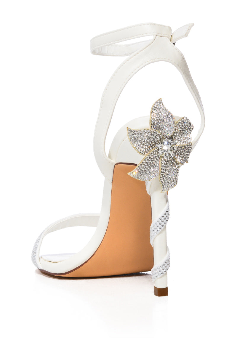 AZALEA WANG BALSAM EMBELLISHED FLOWER DECOR SANDAL IN WHITE