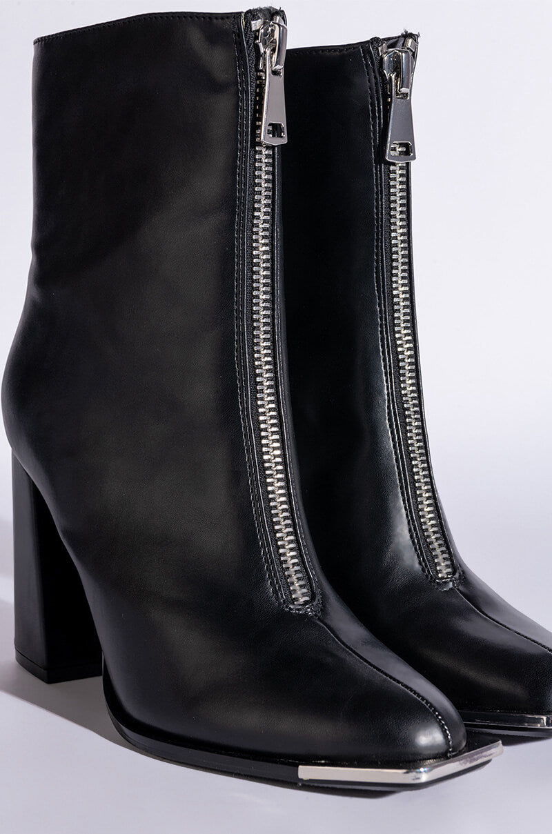 AZALEA WANG FRESCO ZIP CHUNKY BOOT IN BLACK