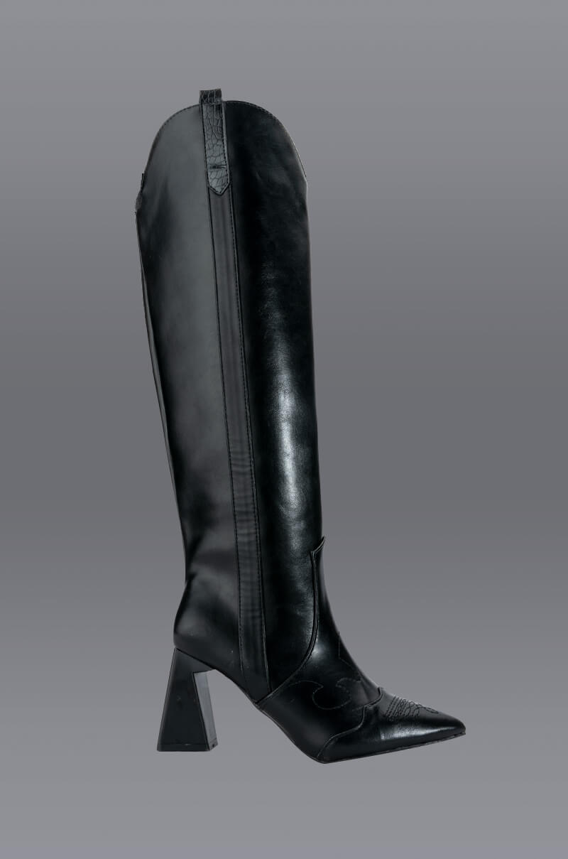 POSTED BLACK KNEE HIGH BOOT