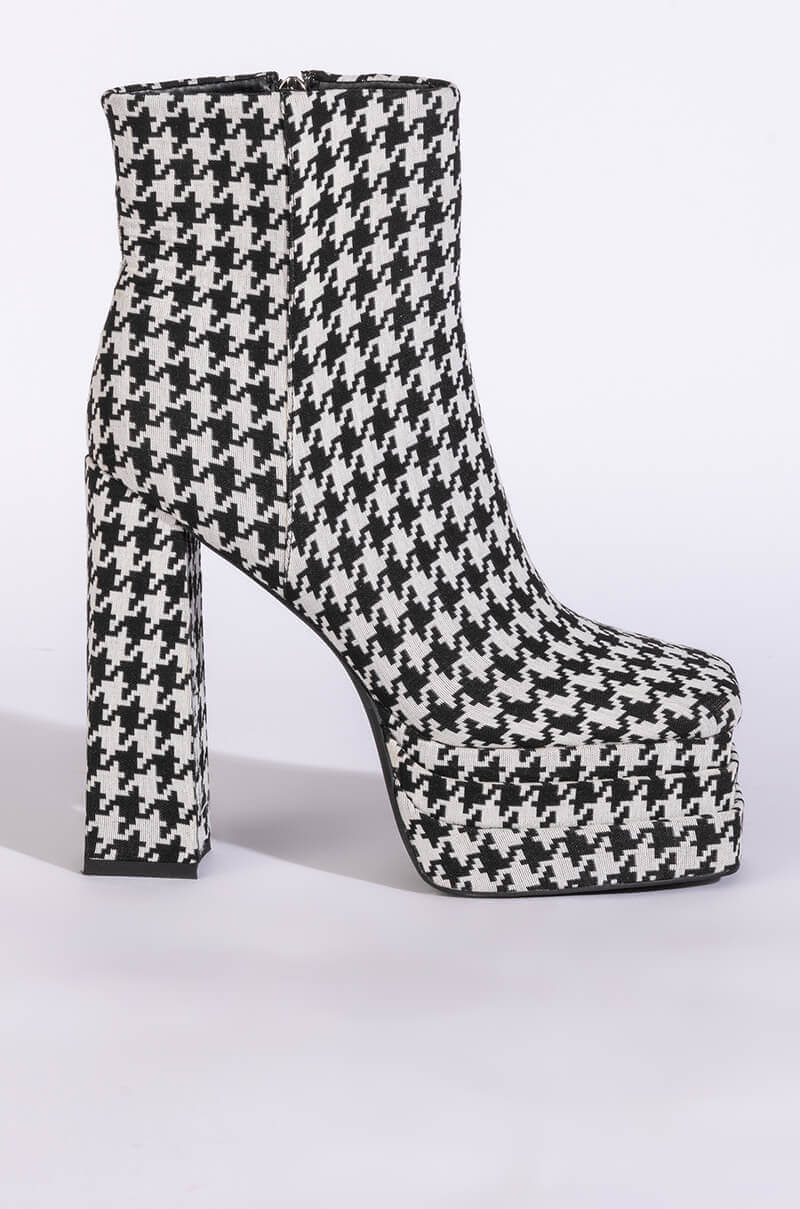 AZALEA WANG CAYENNE HOUNDSTOOTH CHUNKY BOOTIE IN BLACK WHITE