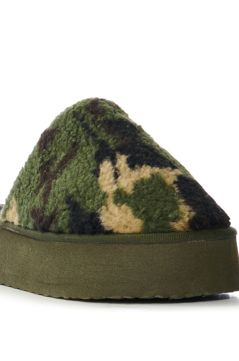 OFF THE CLOCK SHERPA CAMO SLIPPER