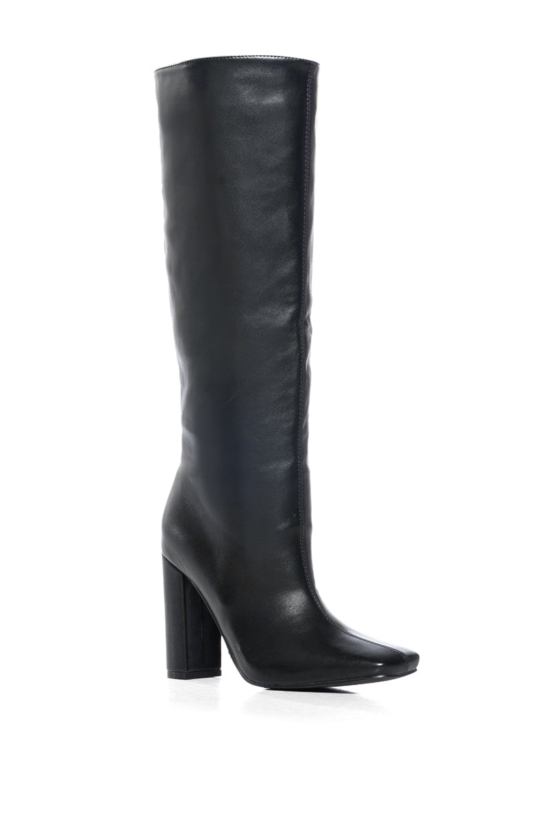 AZALEA WANG MAGNETIZED CHUNKY BOOT IN BLACK