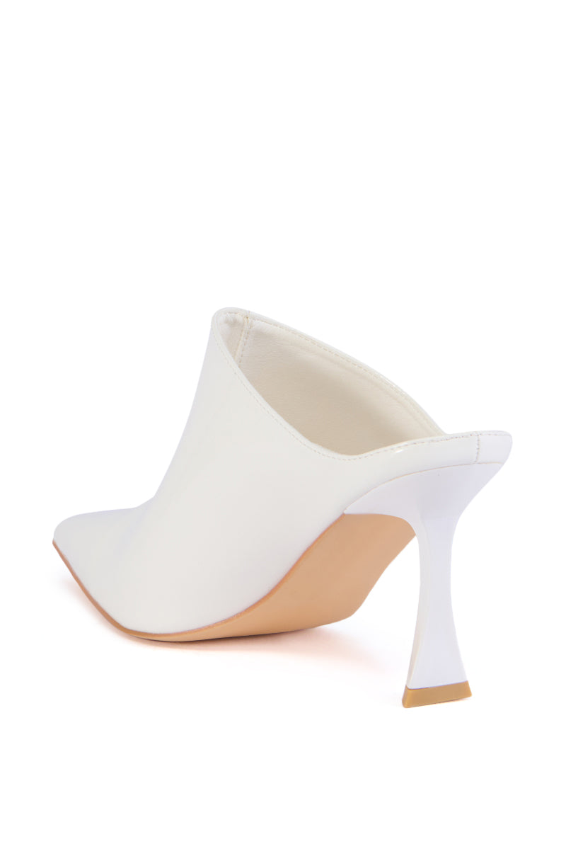 AZALEA WANG SAKURA WHITE MULE PUMP