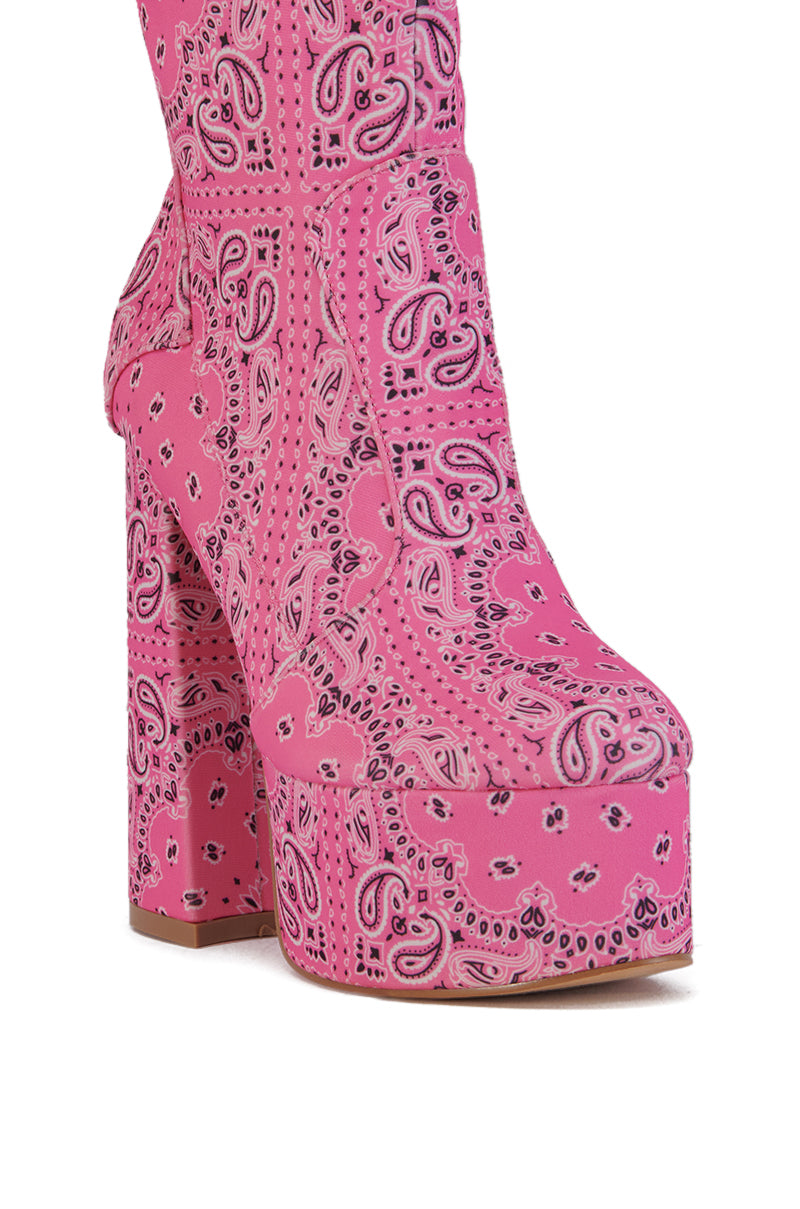 BORG PLATFORM BOOTIE IN PINK