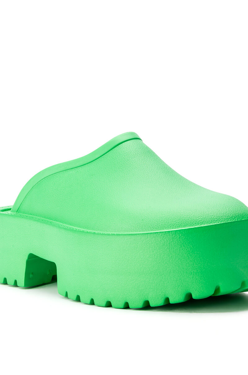 SLIP ON MULE IN GREEN