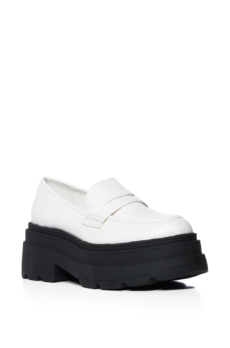 AZALEA WANG PAX CLASSIC FLATFORM LOAFER IN WHITE