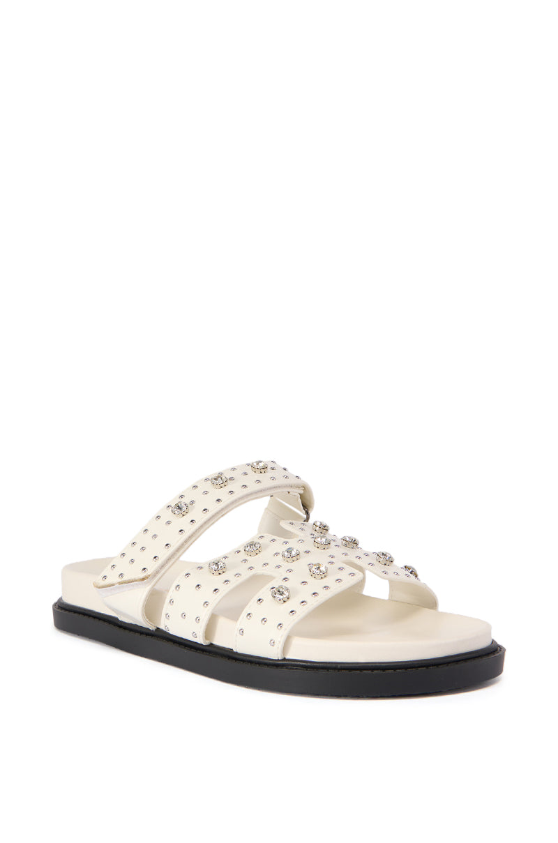 LEISURE EMBELLISHED FLAT SANDAL IN WHITE