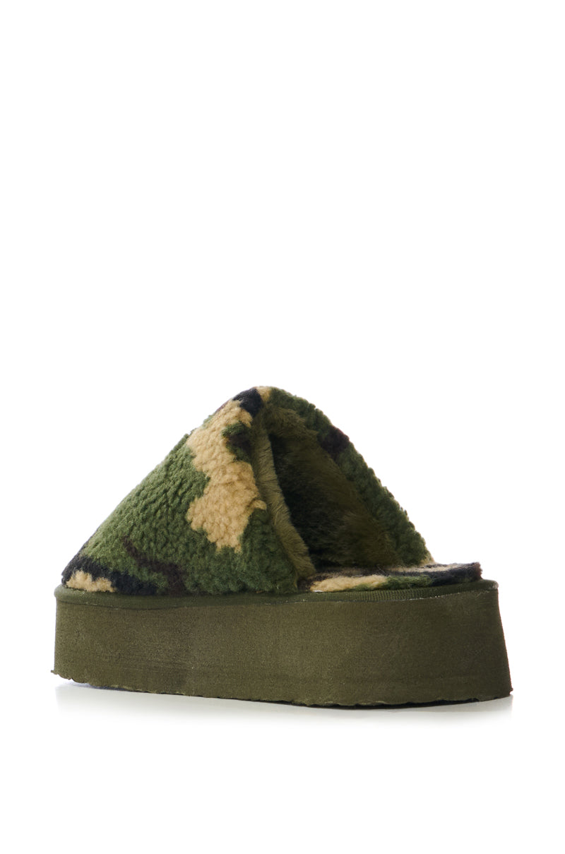 OFF THE CLOCK SHERPA CAMO SLIPPER