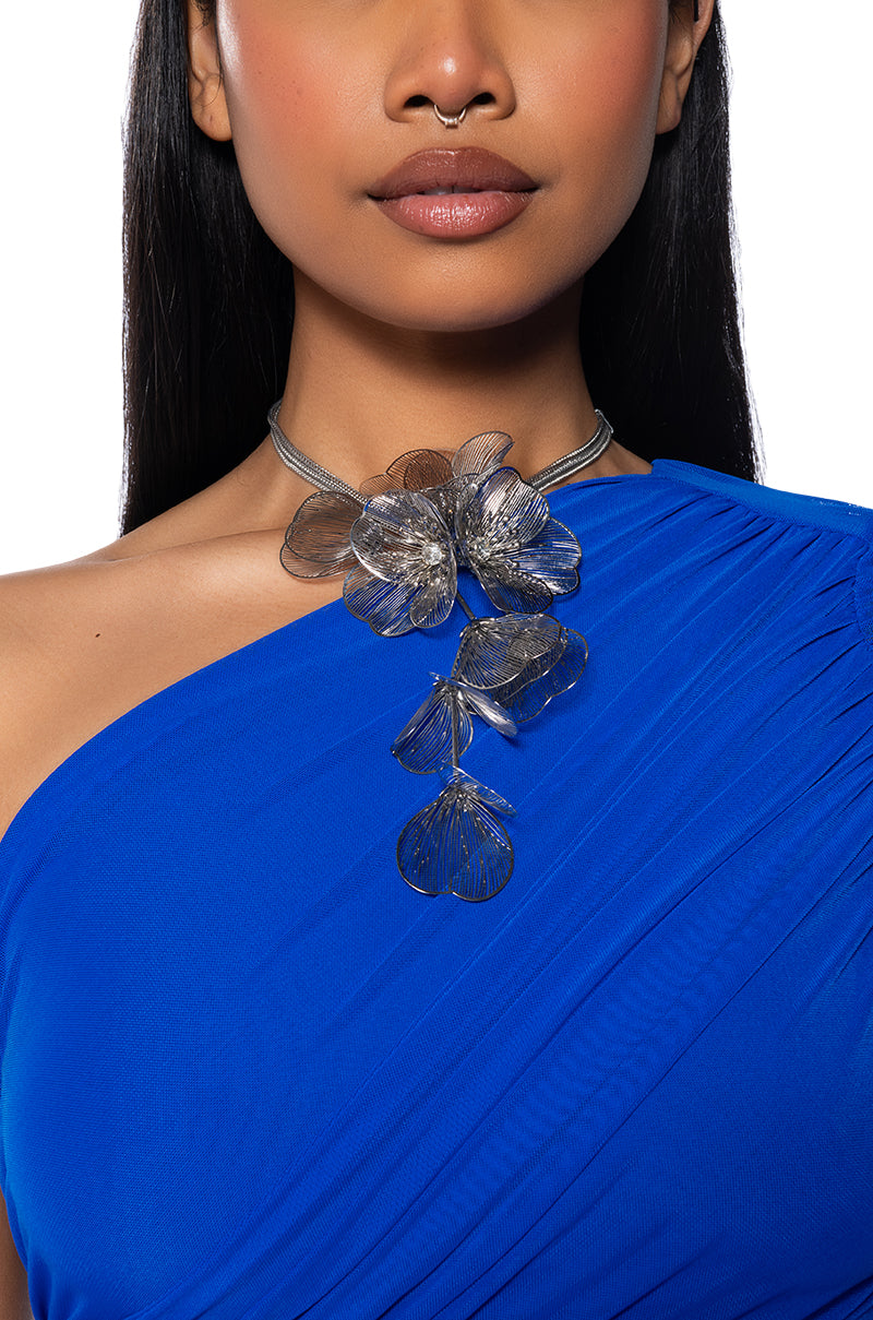 PRETTY LADY STATEMENT NECKLACE