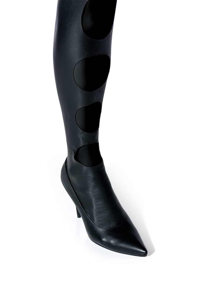 AZALEA WANG SILVIA STRETCH THIGH HIGH BOOT IN BLACK