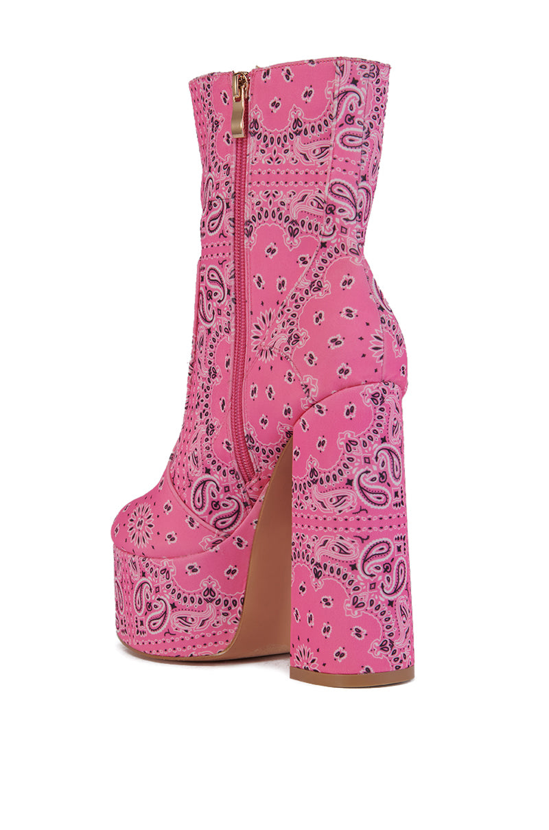 BORG PLATFORM BOOTIE IN PINK