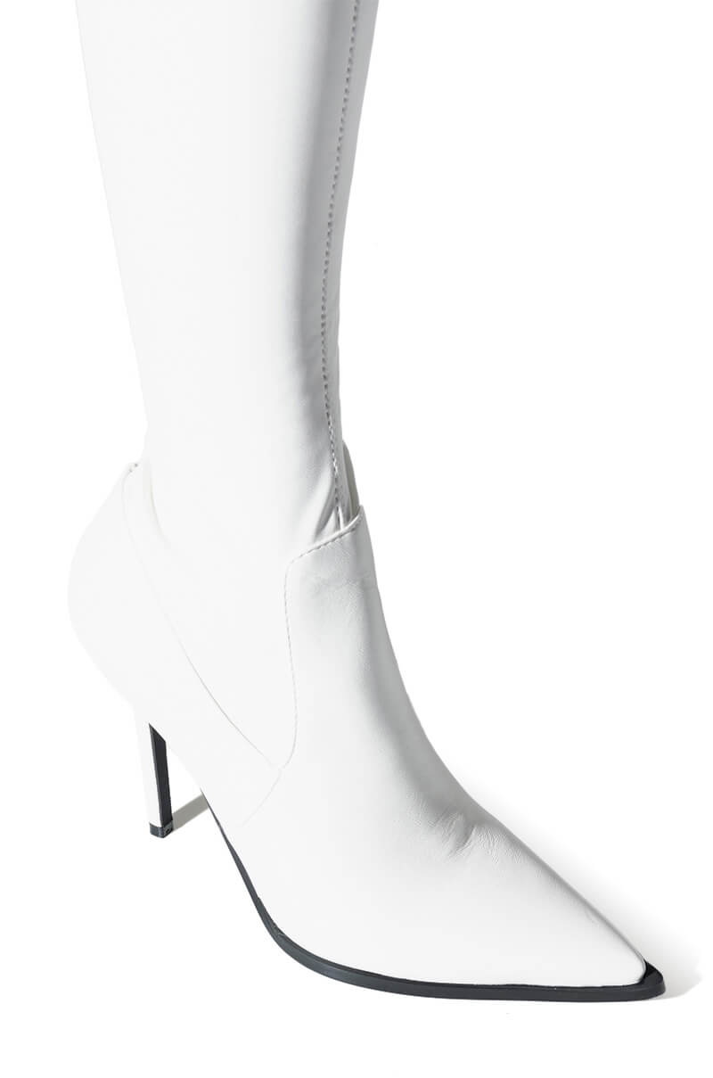 AZALEA WANG MILEY THIGH HIGH STRETCH CHUNKY BOOT IN WHITE