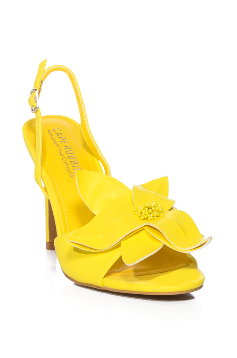 BLOOMING YELLOW FLOWER DETAIL SANDAL