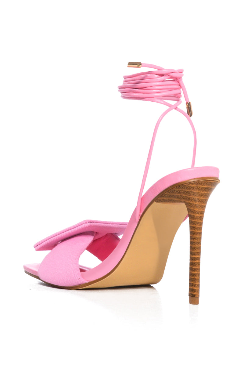 LAYLA BUCKLE SANDAL IN PINK