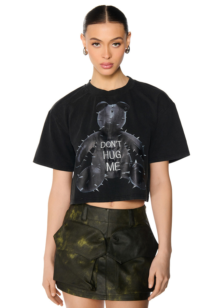 NO HUGS OVERSIZED GRAPHIC T SHIRT