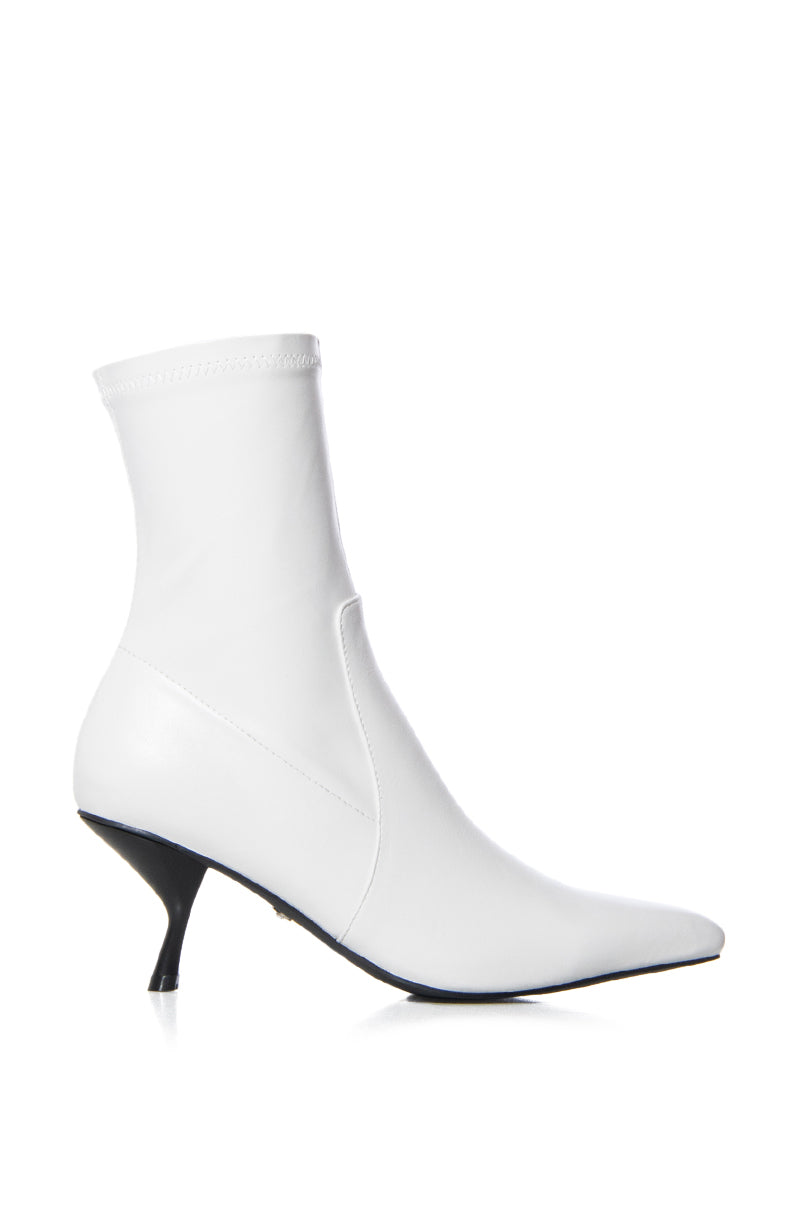 AZALEA WANG MOGRA WHITE KITTEN HEEL BOOTIE