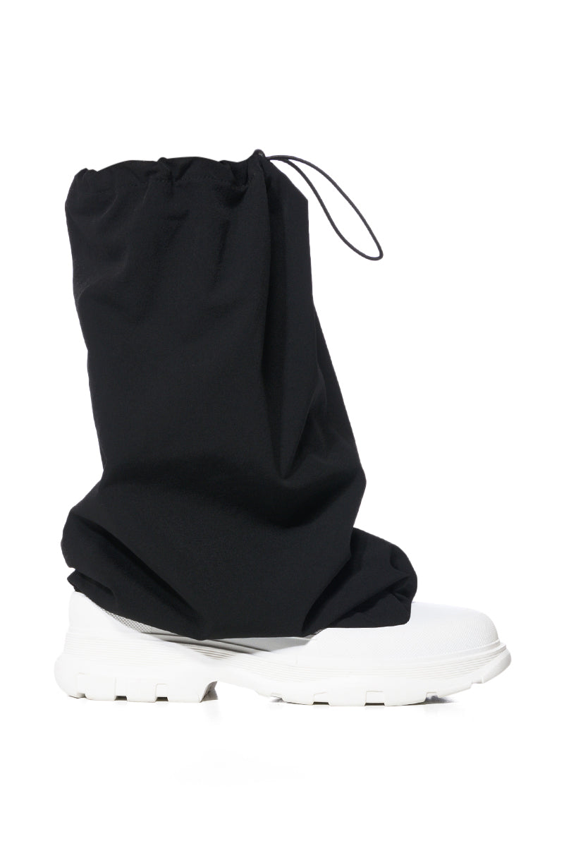 AZALEA WANG AIRLEA BAGGY SNEAKER IN BLACK