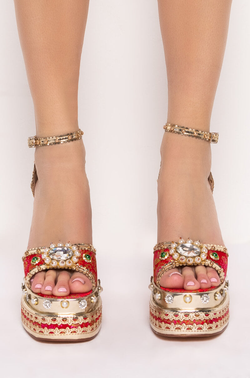 AZALEA WANG MY KINDA PARTY CHUNKY SANDAL IN RED