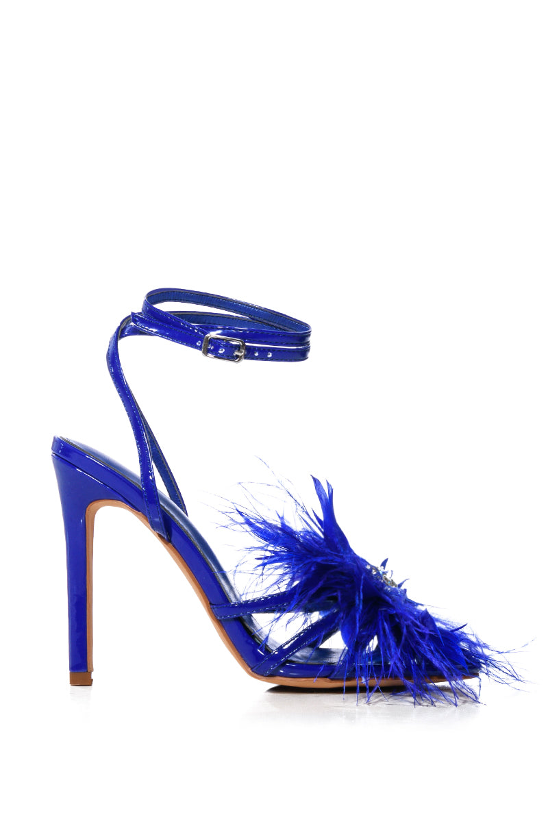 AZALEA WANG SANTOS FEATHER FLOWER DECOR SANDAL IN BLUE