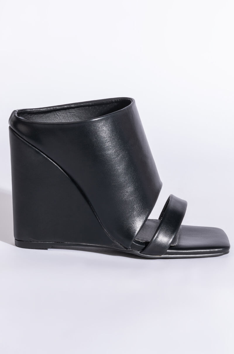 AZALEA WANG JOCELYN SQUARE TOE WEDGE SANDAL IN BLACK