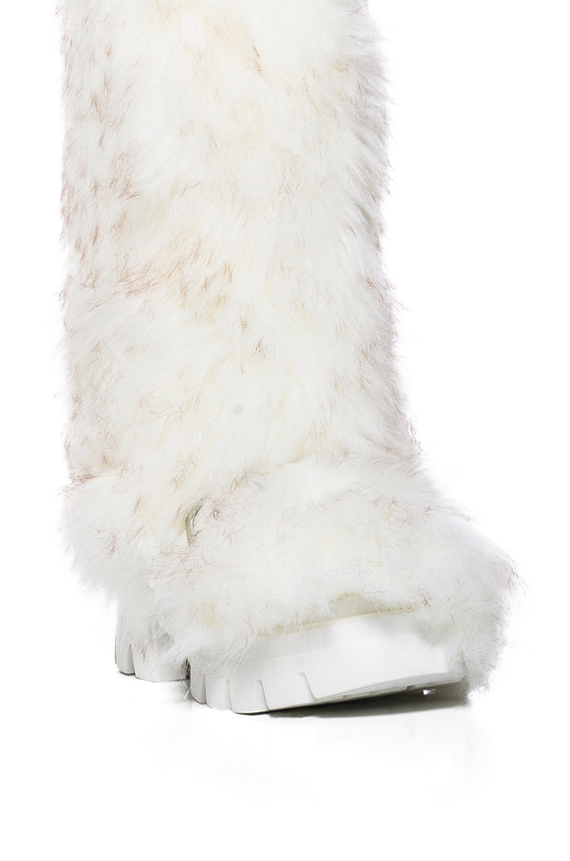 AZALEA WANG TOMMIE WHITE FURRY BOOT