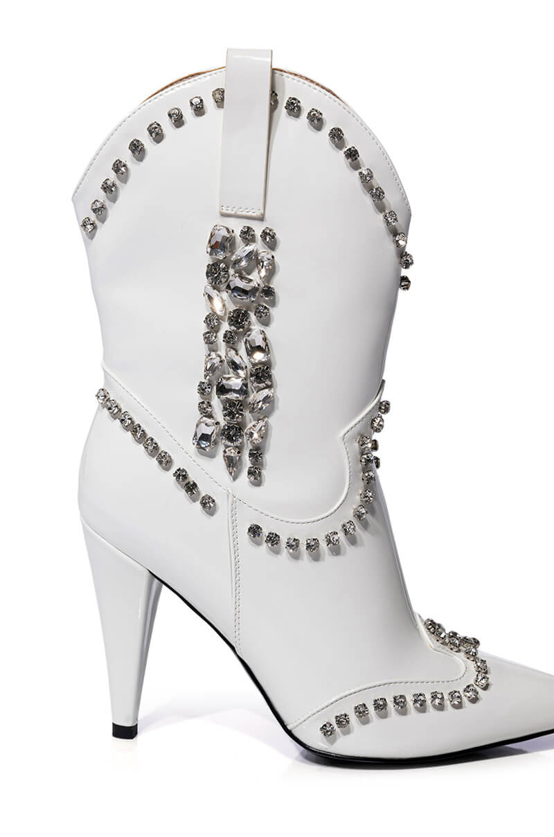 AZALEA WANG FREIDA EMBELLISHED BOOTIE IN WHITE