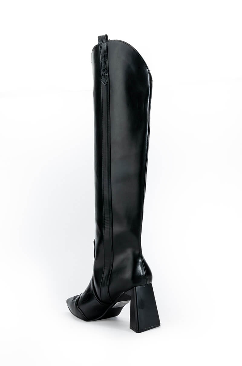 POSTED BLACK KNEE HIGH BOOT