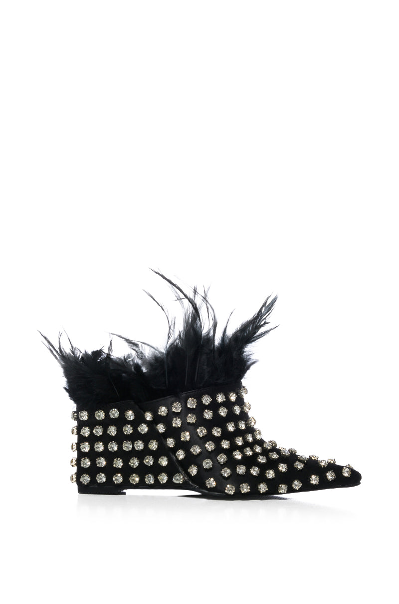 AZALEA WANG LAVINA FEATHER EMBELLISHED PUMP IN BLACK