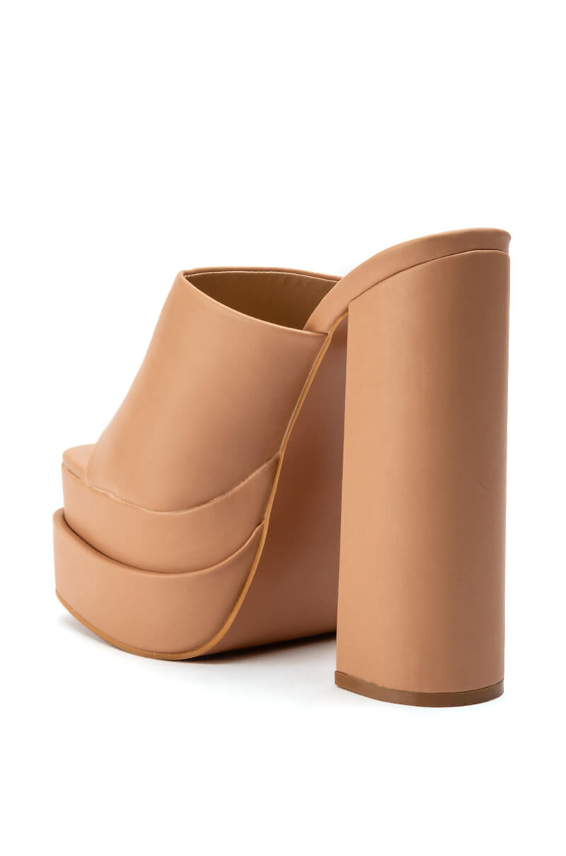 LYLA CHUNKY SANDAL IN NUDE