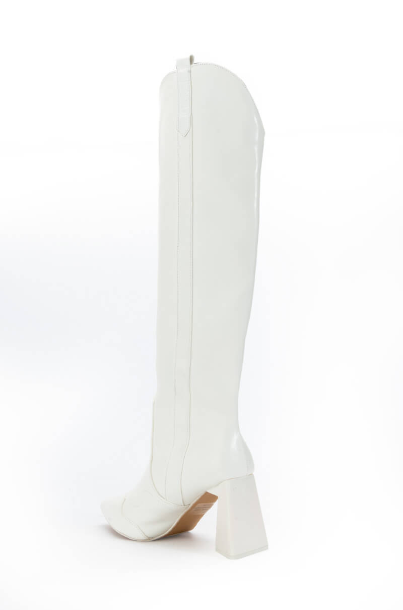 POSTED WHITE KNEE HIGH BOOT