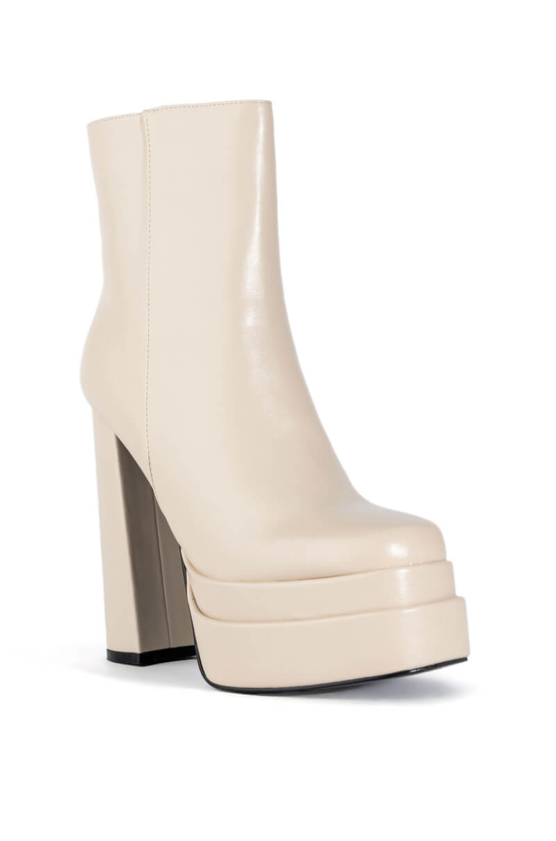 AZALEA WANG MATEO SMOOTH VEGAN LEATHER CHUNKY BOOTIE IN BONE