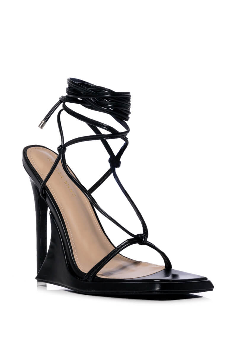 AZALEA WANG IMPULSIVE CHUNKY PUMP IN BLACK
