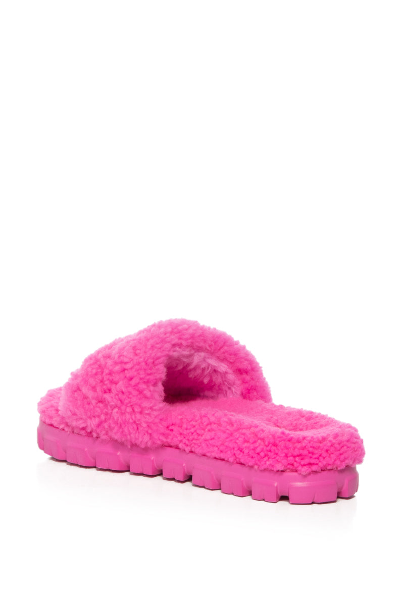 1130838 CARNATION UGG FUR SLIPPERS