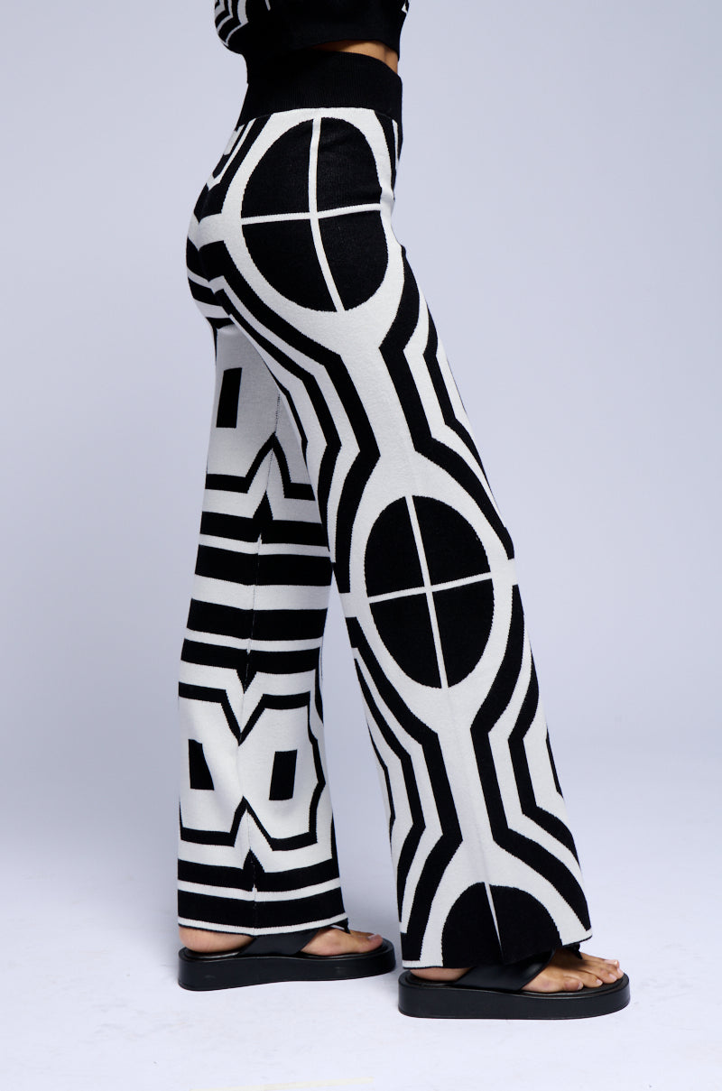 STOP AND STARE GEOMETRIC PRINT KNIT PANT