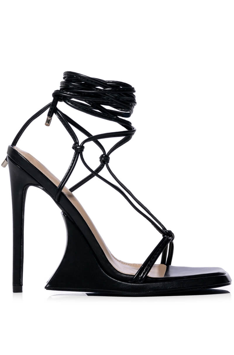 AZALEA WANG IMPULSIVE CHUNKY PUMP IN BLACK