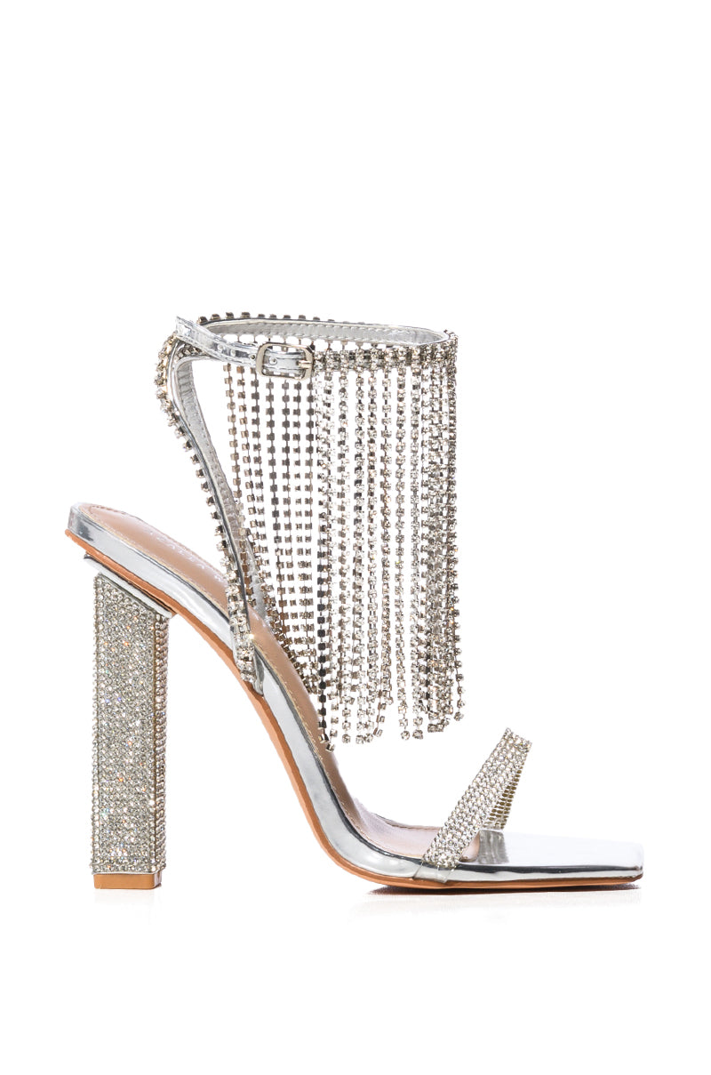 AZALEA WANG STAR EMBELLISHED TASSEL CHUNKY SANDAL IN SILVER