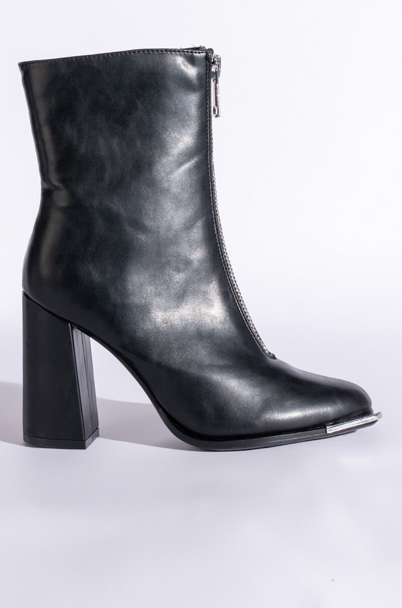 AZALEA WANG FRESCO ZIP CHUNKY BOOT IN BLACK