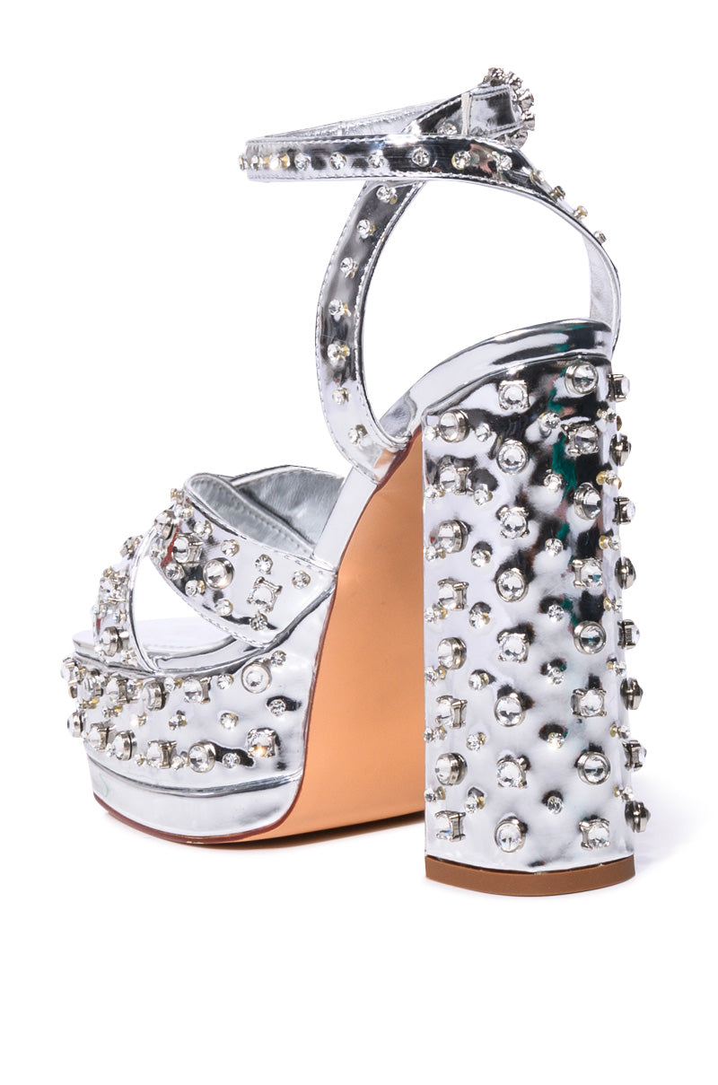 AZALEA WANG FRANCIE EMBELLISHED CHUNKY SANDAL IN SILVER