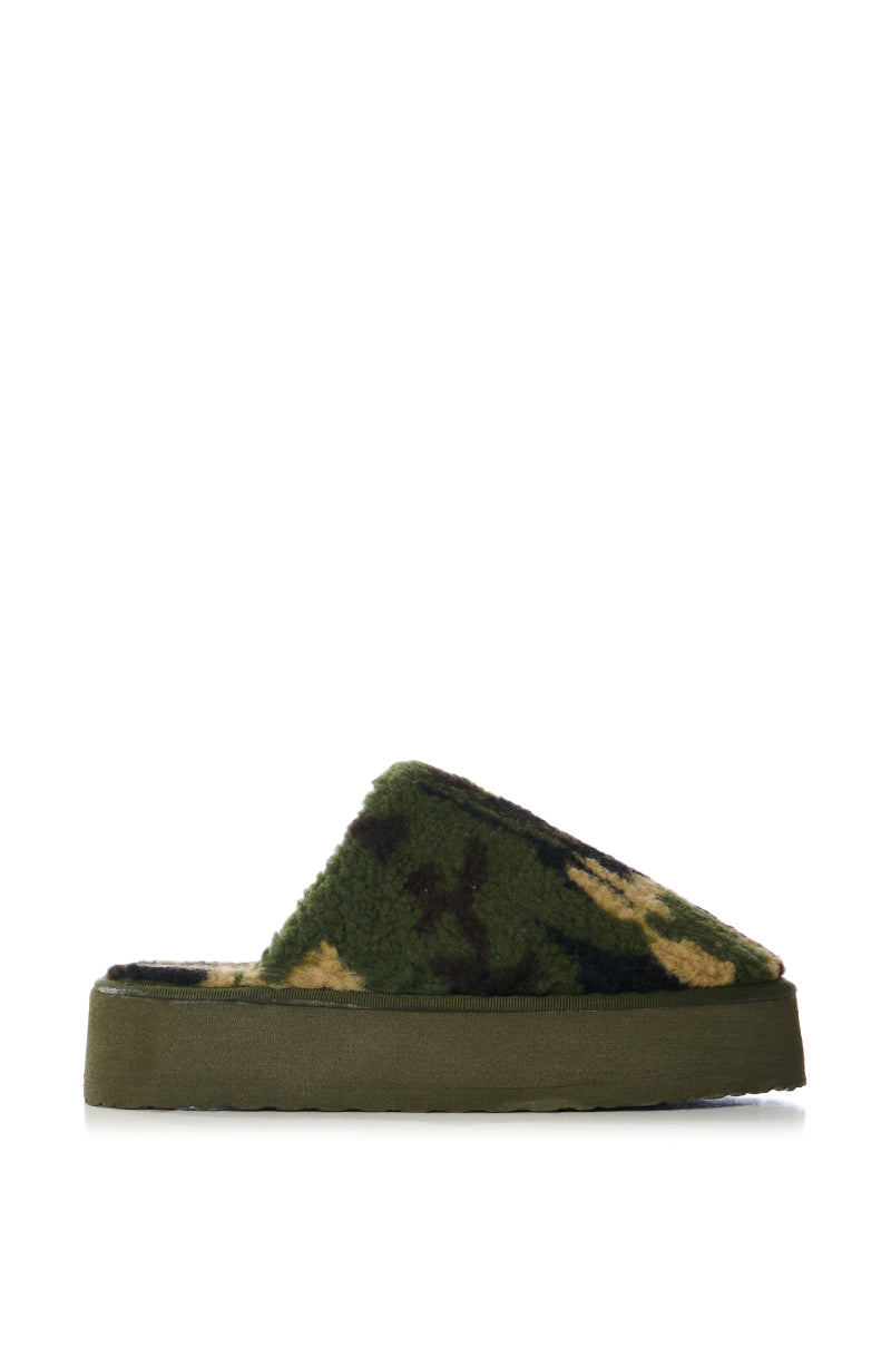 OFF THE CLOCK SHERPA CAMO SLIPPER