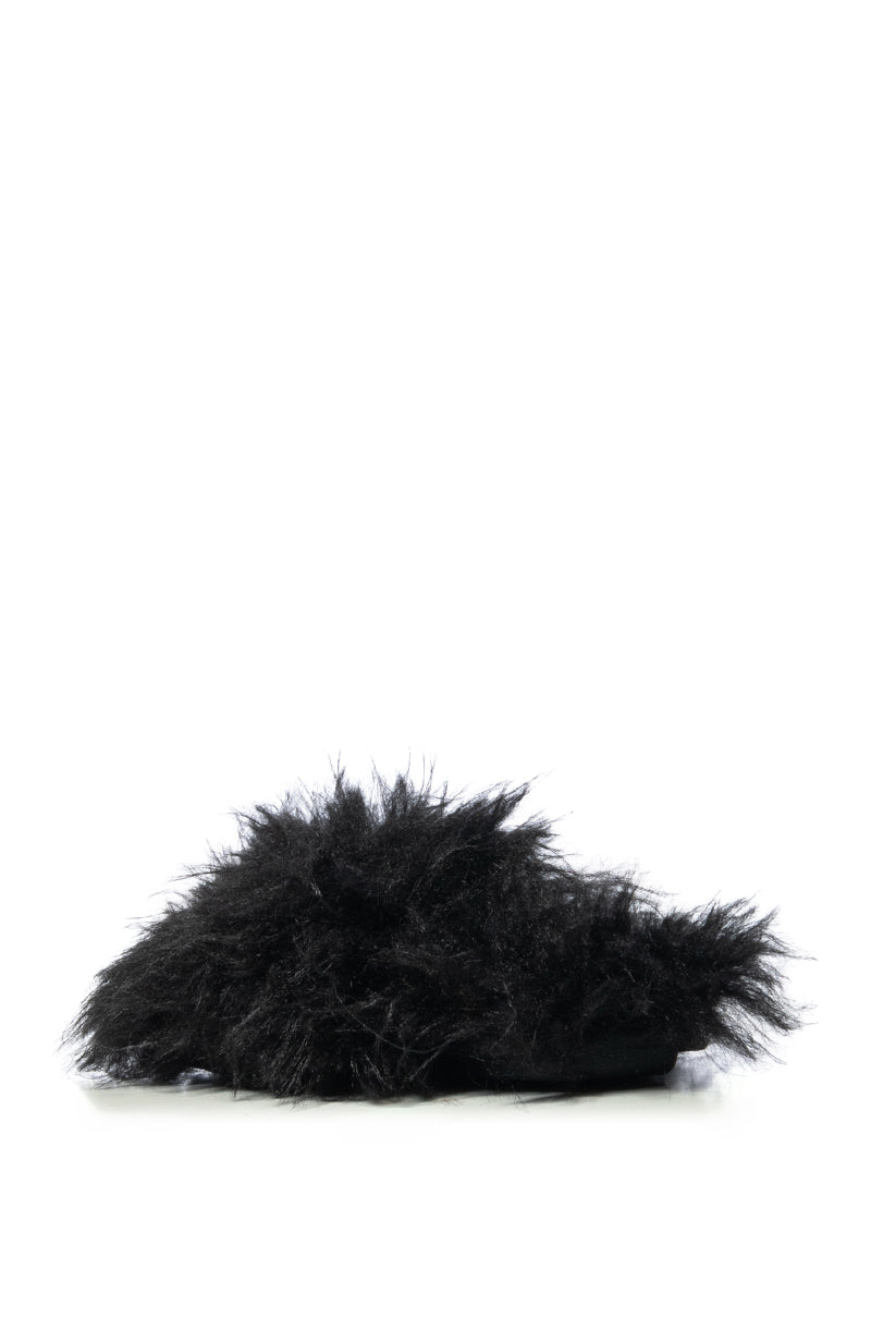 FURRY FUR SLIPPERS IN BLACK