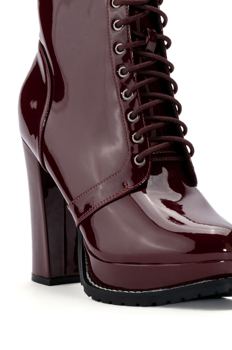 AZALEA WANG FREDDIE CHUNKY LACE UP BOOTIE IN BURGUNDY