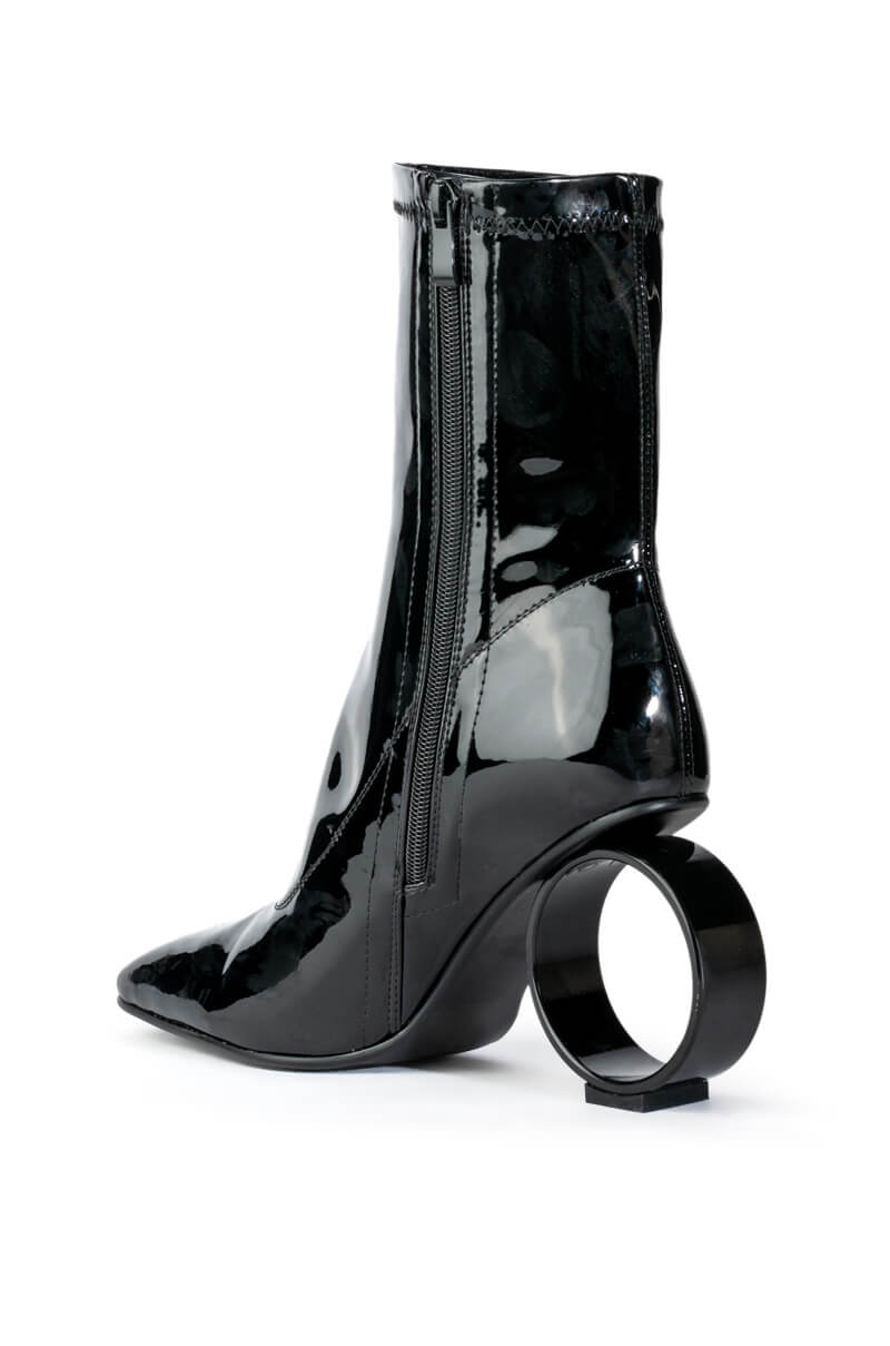 AZALEA WANG ZELDA CIRCULAR HEELED BOOTIE IN BLACK