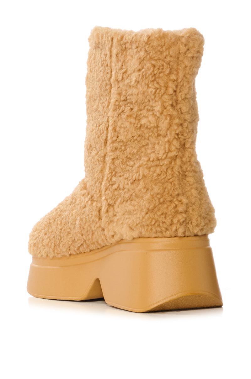 SNOW COZY SHERPA BOOTIE IN BEIGE