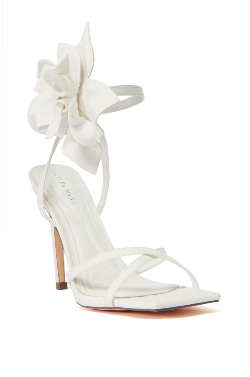 AZALEA WANG YANCEY WHITE FLOWER SANDAL