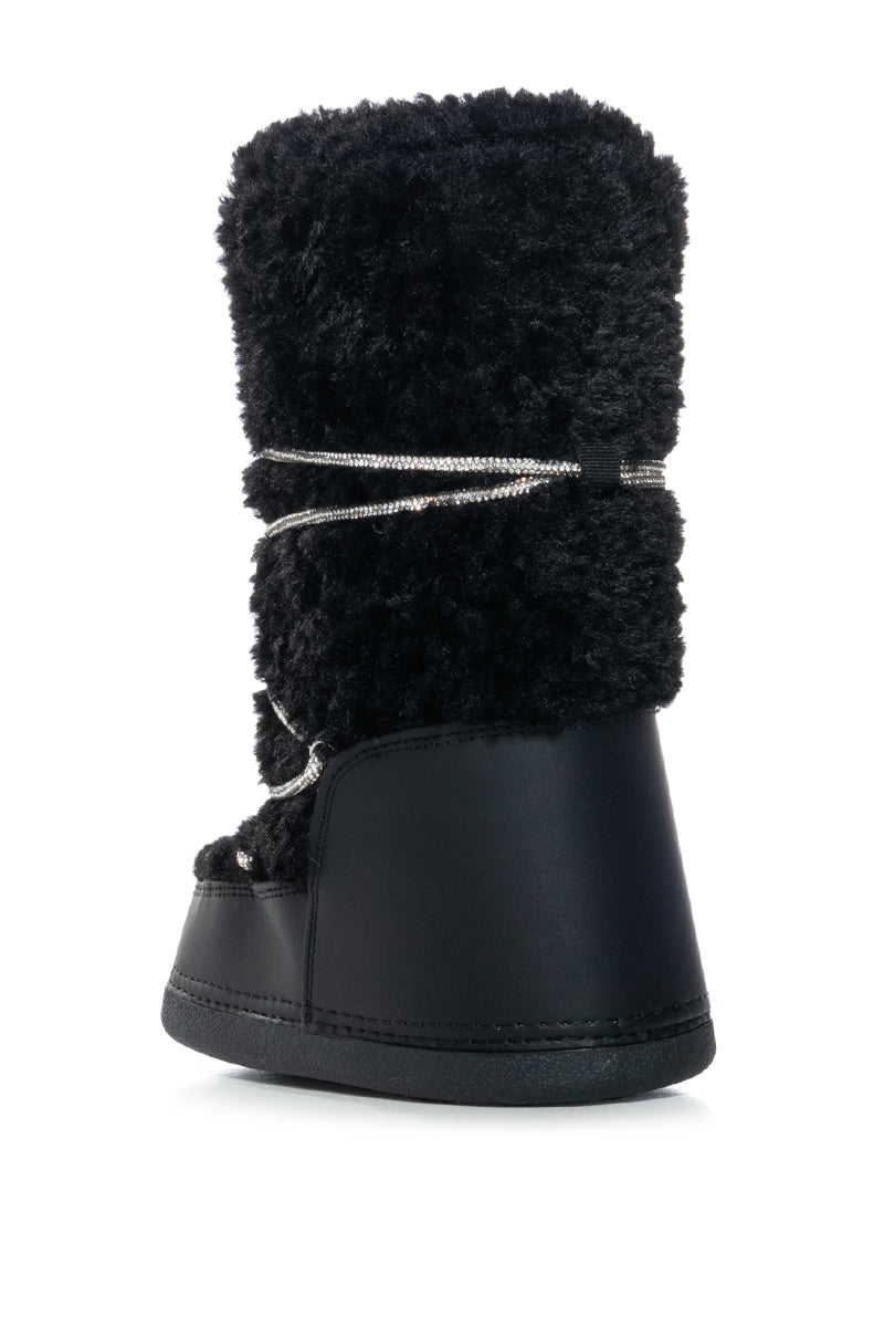 AZALEA WANG OLWEN BLACK FUZZY MOON BOOT WITH SPARKLE LACES