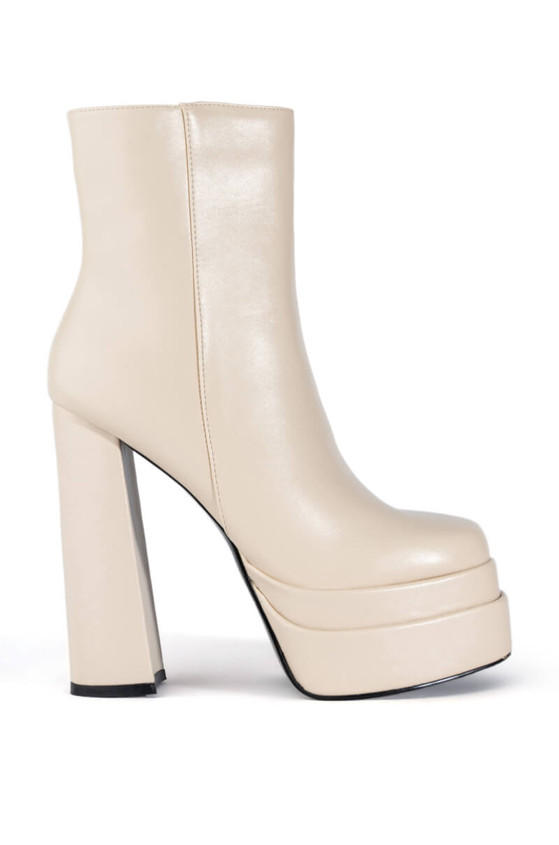 AZALEA WANG MATEO SMOOTH VEGAN LEATHER CHUNKY BOOTIE IN BONE